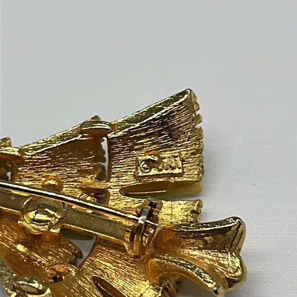 Vintage JJ Christmas Tree brooch pin | gold tone, enamel and rhinestones - Picture 10 of 11